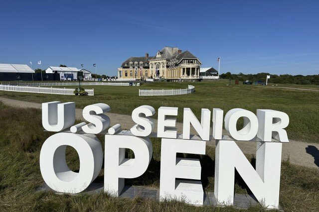 Fujita dẫn đầu U.S. Senior Open 3 gậy khi trời mưa. Sự thi đấu tiếp tục vào thứ Hai với 8 lỗ còn lại  