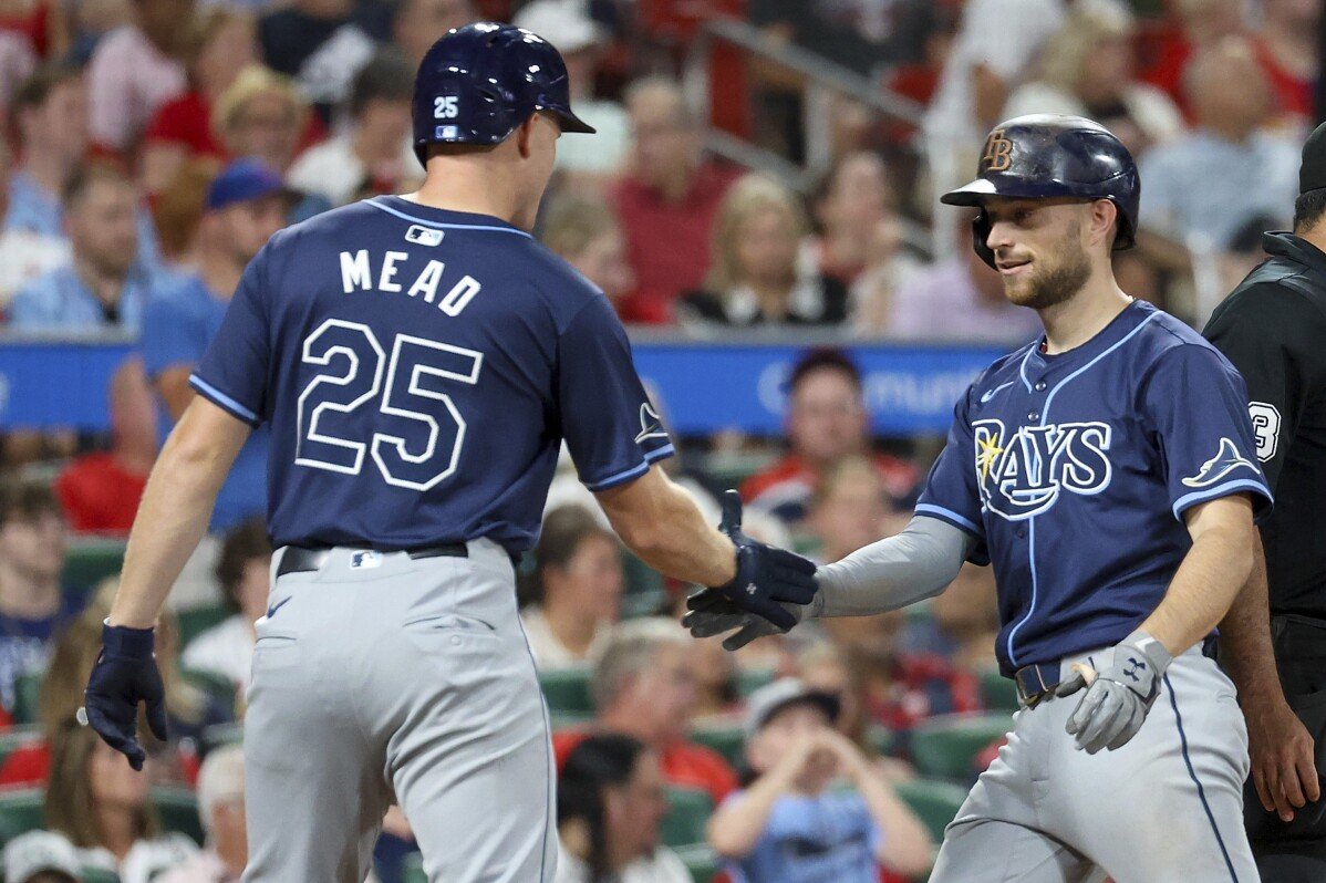 Lowe, Carlson làm nổ lực Rays giành chiến thắng 6-4 trước Cardinals để tránh bị quét sạch