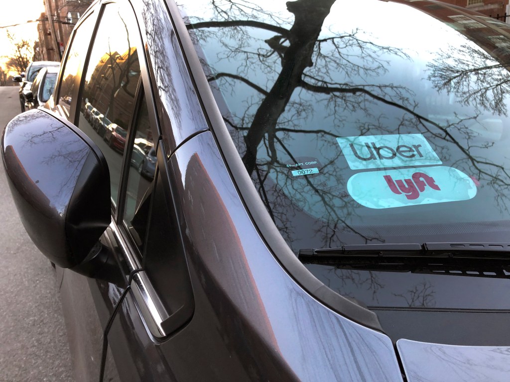 Việc ký kết hợp đồng đi chung với Uber và Lyft tại Minnesota đến với một chi phí